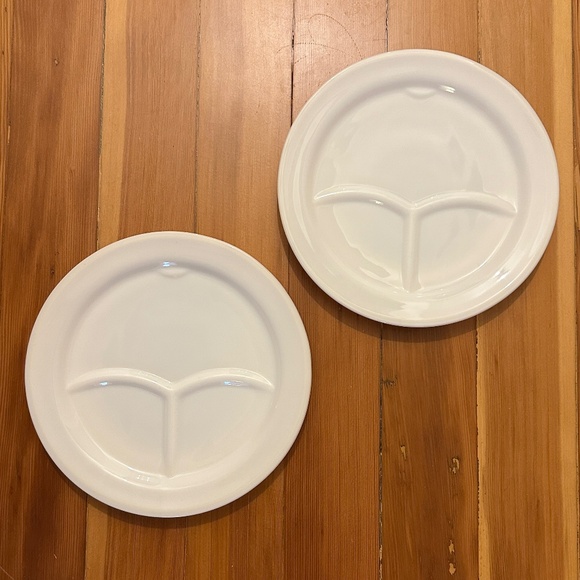 Anchor Hocking Anchorware 949, 9 1/2" divided milk glass plates - Set of 2 - Picture 1 of 3